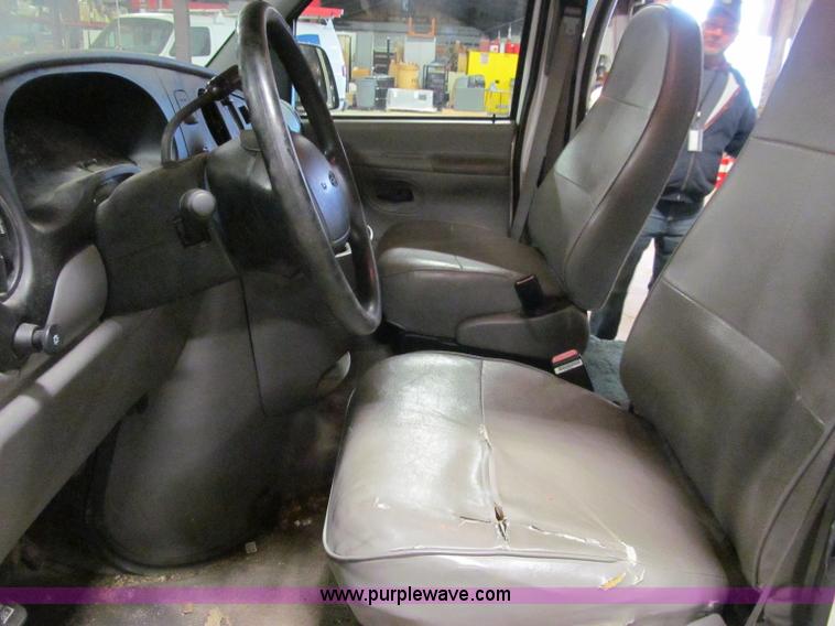 image for item D7231 1999 Ford Econoline E250 van
