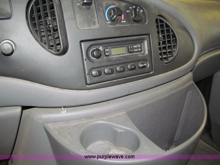 image for item D7231 1999 Ford Econoline E250 van