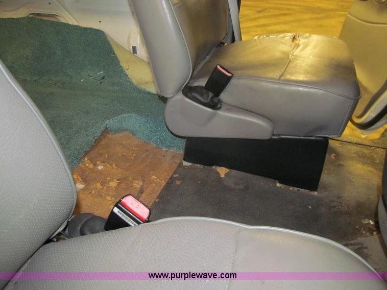 image for item D7231 1999 Ford Econoline E250 van