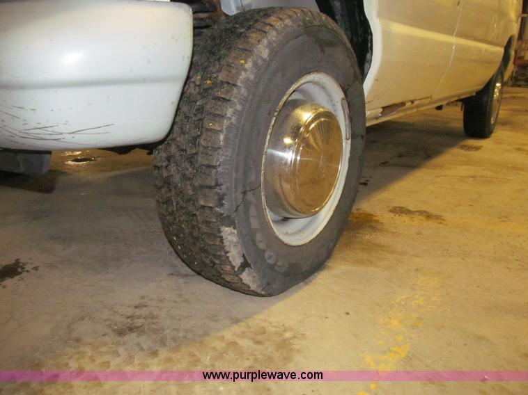 image for item D7231 1999 Ford Econoline E250 van