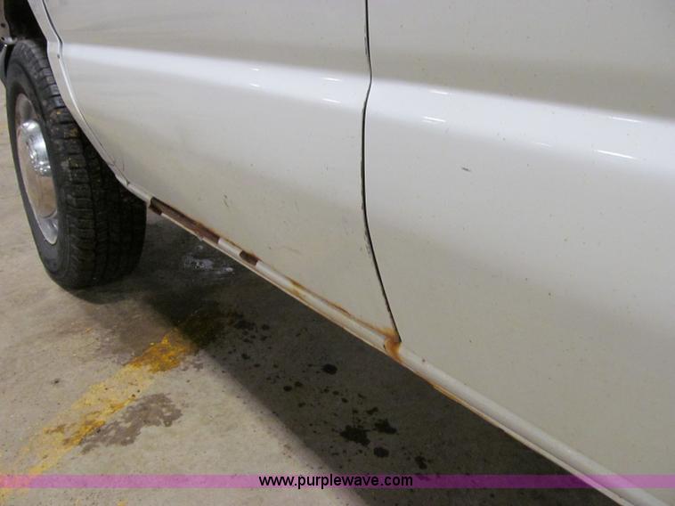 image for item D7231 1999 Ford Econoline E250 van