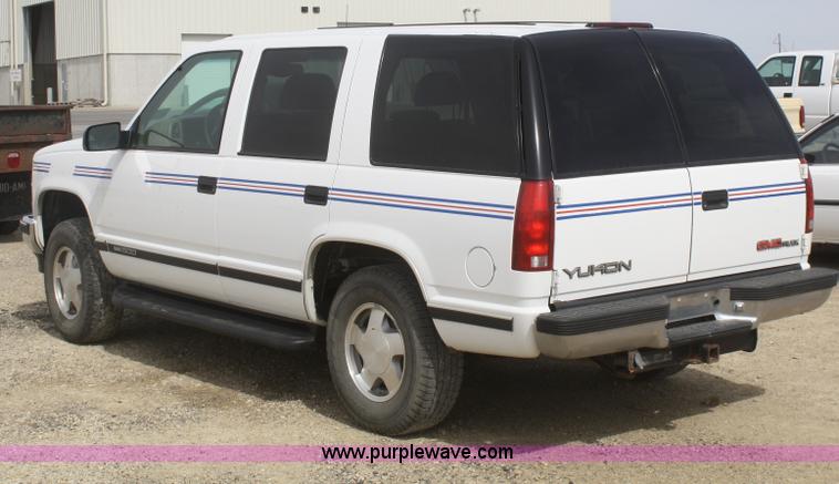 image for item E2921 1997 GMC Yukon SLE SUV