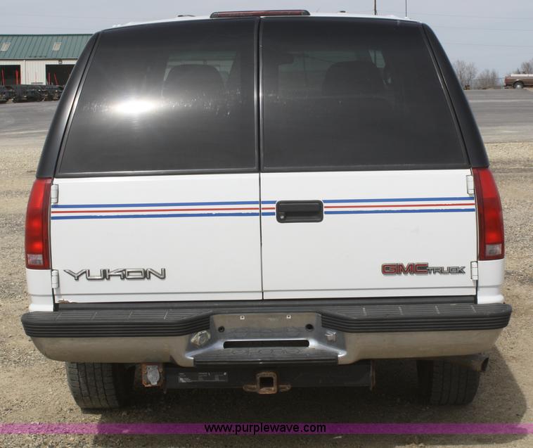 image for item E2921 1997 GMC Yukon SLE SUV