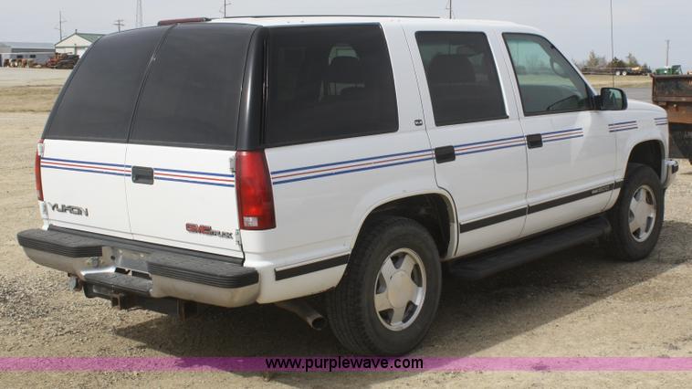 image for item E2921 1997 GMC Yukon SLE SUV
