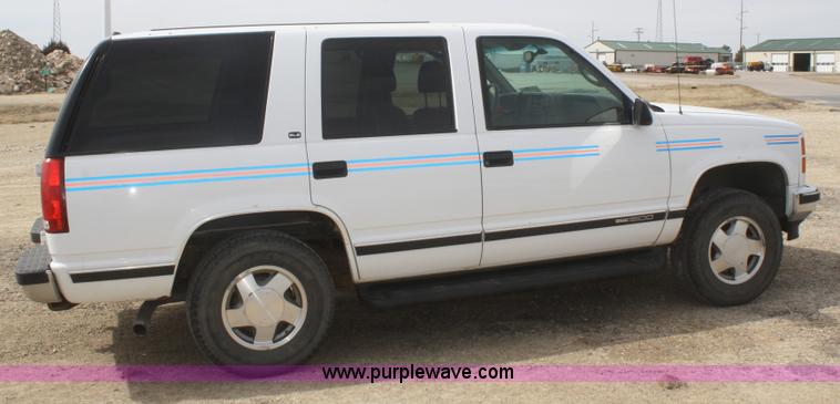 image for item E2921 1997 GMC Yukon SLE SUV