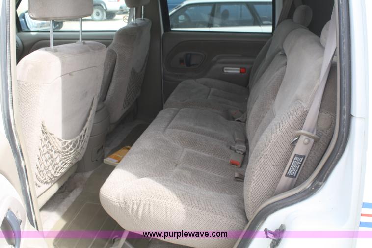 image for item E2921 1997 GMC Yukon SLE SUV