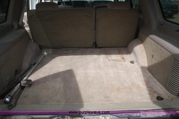 image for item E2921 1997 GMC Yukon SLE SUV