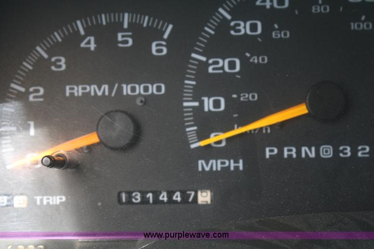 image for item E2921 1997 GMC Yukon SLE SUV