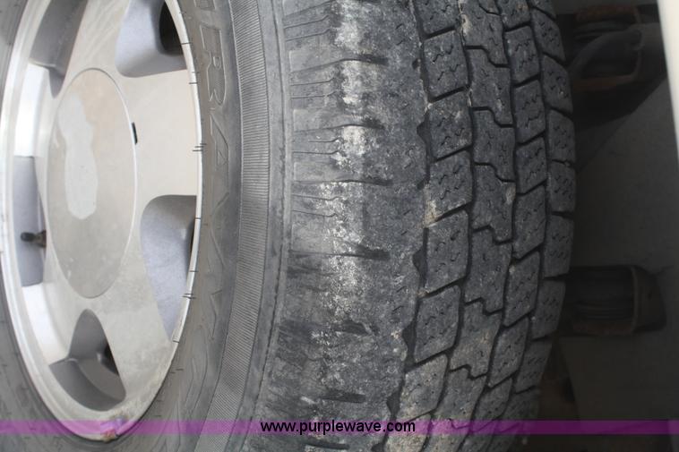 image for item E2921 1997 GMC Yukon SLE SUV