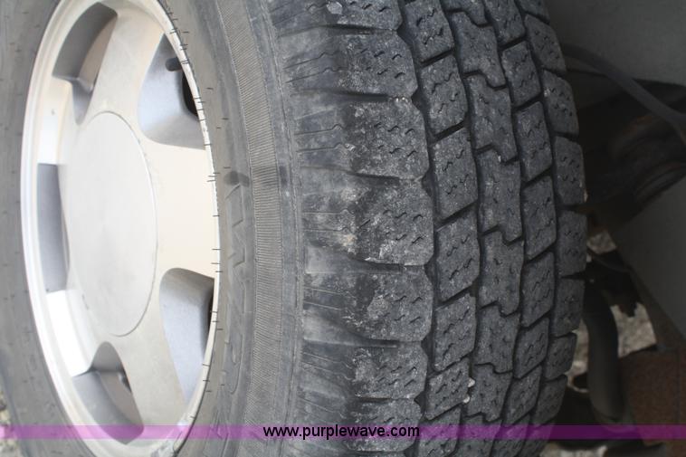 image for item E2921 1997 GMC Yukon SLE SUV