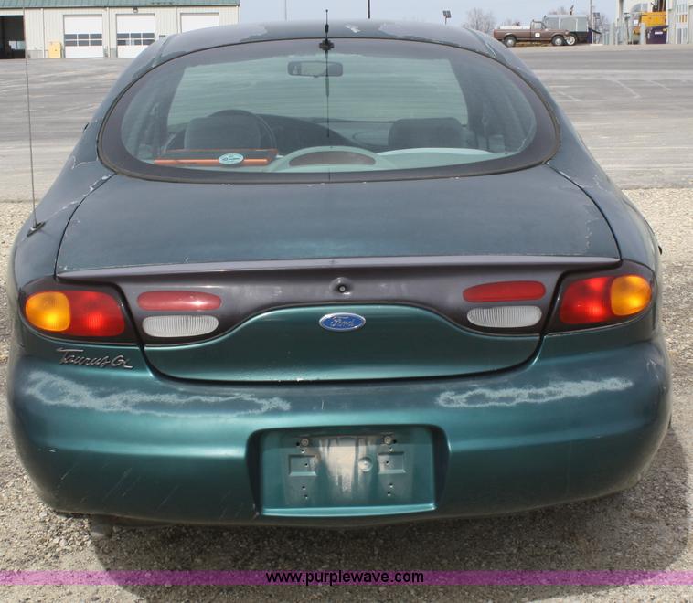 image for item E2923 1996 Ford Taurus GL