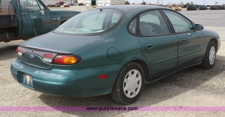 image for item E2923 1996 Ford Taurus GL
