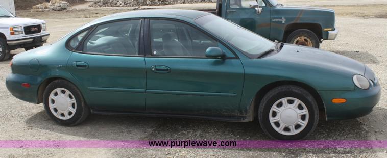 image for item E2923 1996 Ford Taurus GL