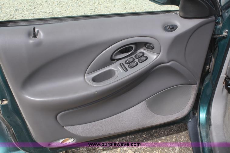image for item E2923 1996 Ford Taurus GL
