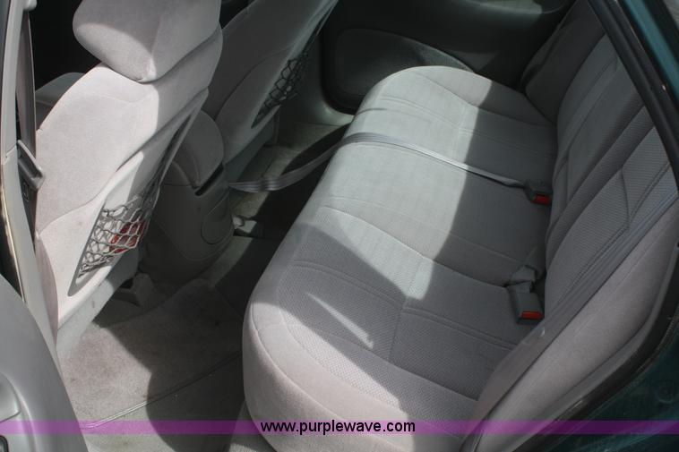 image for item E2923 1996 Ford Taurus GL