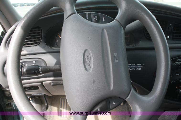 image for item E2923 1996 Ford Taurus GL