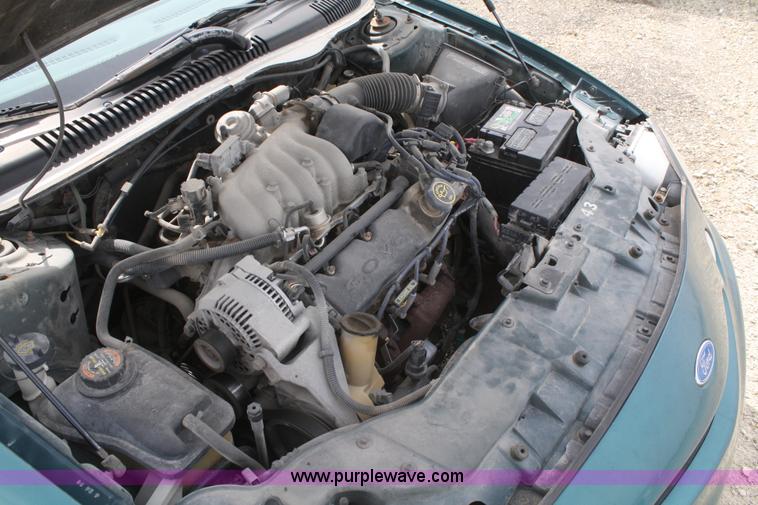 image for item E2923 1996 Ford Taurus GL