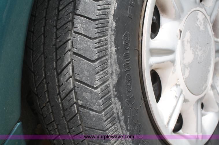 image for item E2923 1996 Ford Taurus GL