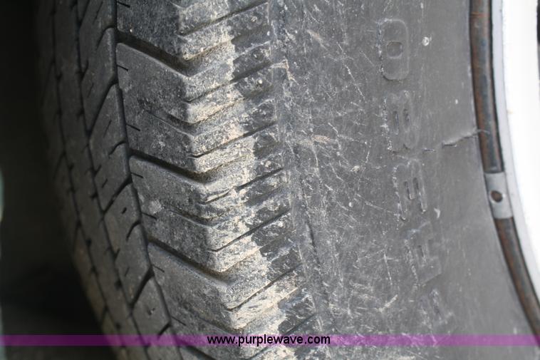 image for item E2923 1996 Ford Taurus GL