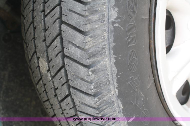 image for item E2923 1996 Ford Taurus GL