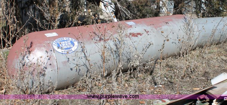 image for item E2965 (2) 1,000 gallon propane tanks