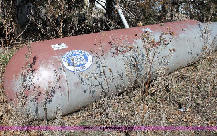 image for item E2965 (2) 1,000 gallon propane tanks