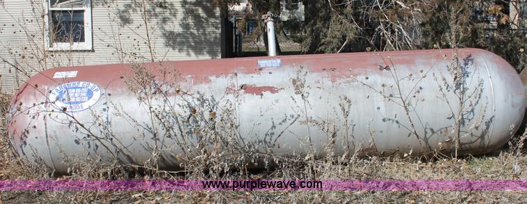image for item E2965 (2) 1,000 gallon propane tanks