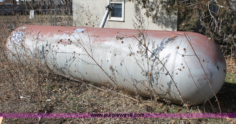 image for item E2965 (2) 1,000 gallon propane tanks