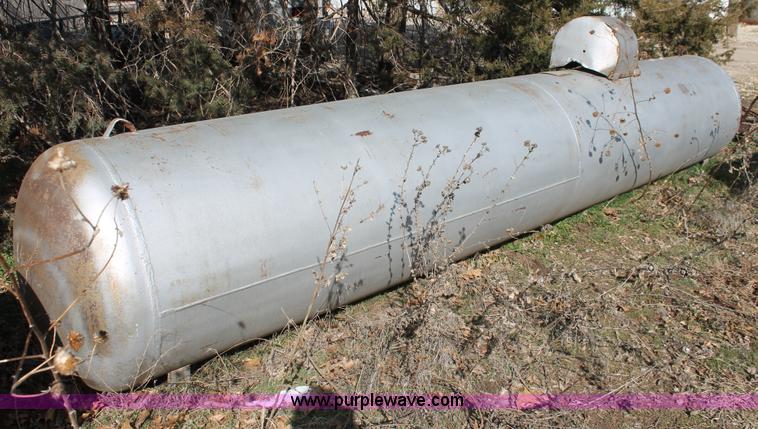 image for item E2965 (2) 1,000 gallon propane tanks