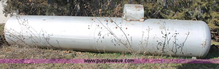 image for item E2965 (2) 1,000 gallon propane tanks