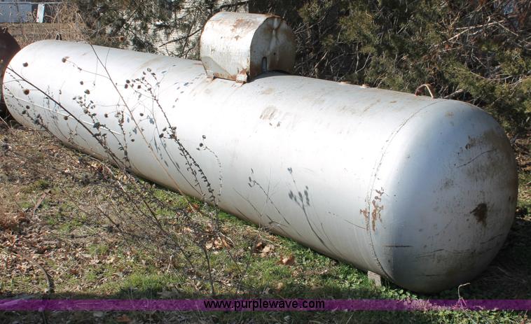 image for item E2965 (2) 1,000 gallon propane tanks