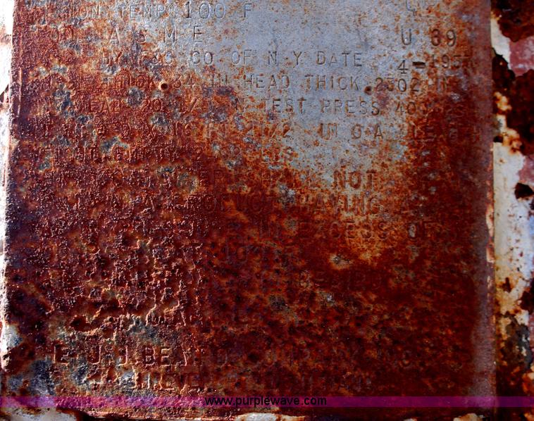 image for item E2965 (2) 1,000 gallon propane tanks