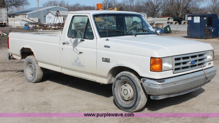 image for item E2966 1991 Ford F150 pickup truck