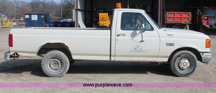 image for item E2966 1991 Ford F150 pickup truck