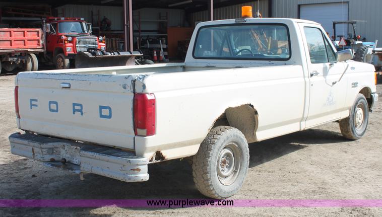 image for item E2966 1991 Ford F150 pickup truck