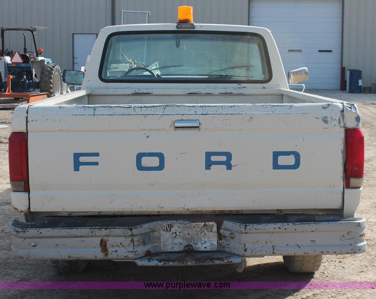 image for item E2966 1991 Ford F150 pickup truck