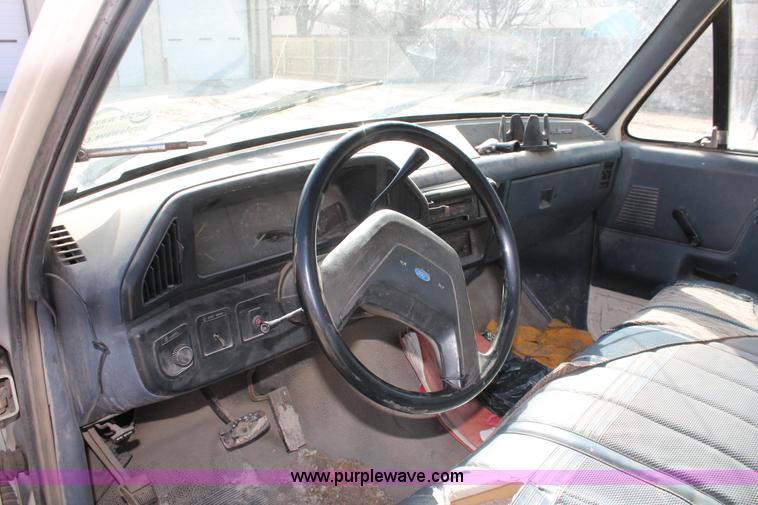 image for item E2966 1991 Ford F150 pickup truck