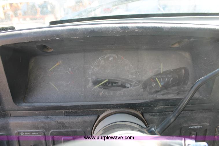 image for item E2966 1991 Ford F150 pickup truck