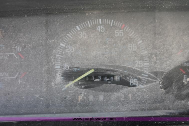 image for item E2966 1991 Ford F150 pickup truck