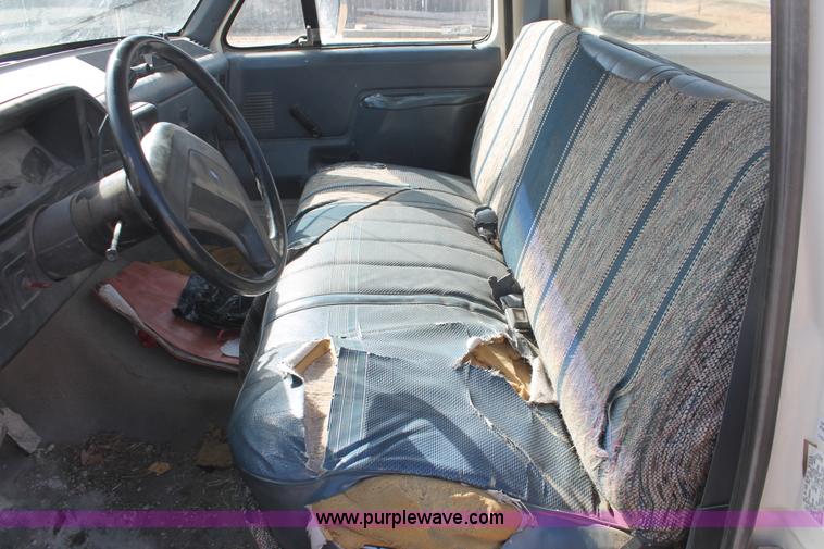 image for item E2966 1991 Ford F150 pickup truck
