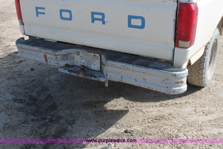 image for item E2966 1991 Ford F150 pickup truck
