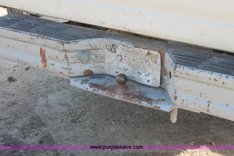 image for item E2966 1991 Ford F150 pickup truck