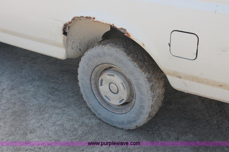 image for item E2966 1991 Ford F150 pickup truck