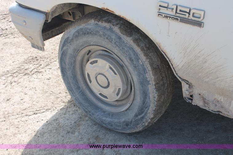 image for item E2966 1991 Ford F150 pickup truck