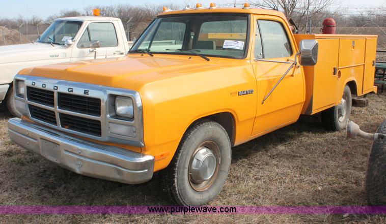 image for item E2967 1992 Dodge D350 utility truck