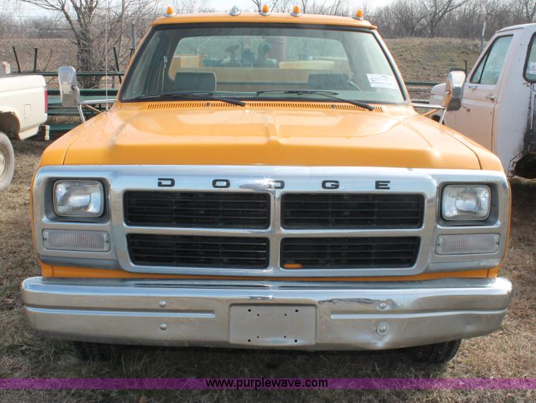 image for item E2967 1992 Dodge D350 utility truck