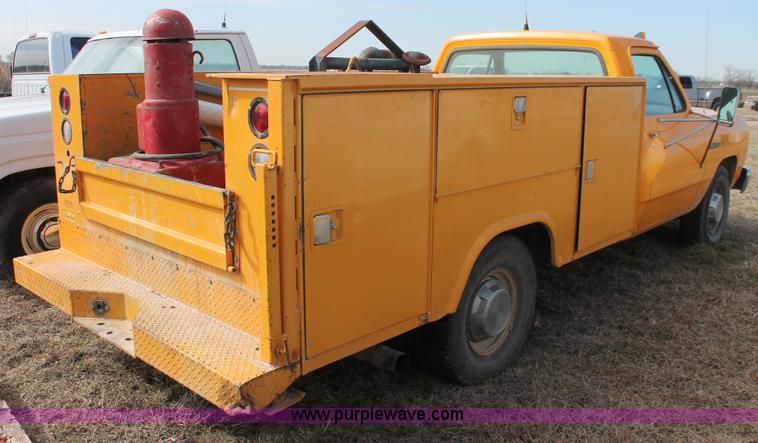 image for item E2967 1992 Dodge D350 utility truck