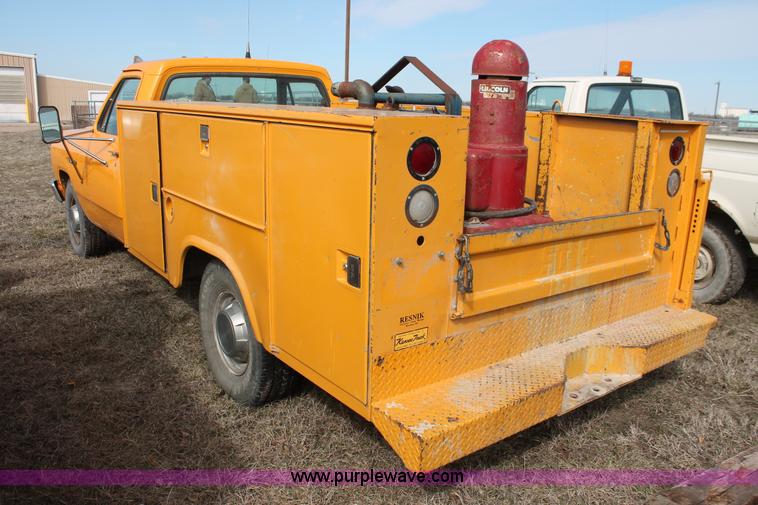 image for item E2967 1992 Dodge D350 utility truck