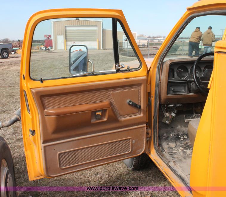 image for item E2967 1992 Dodge D350 utility truck