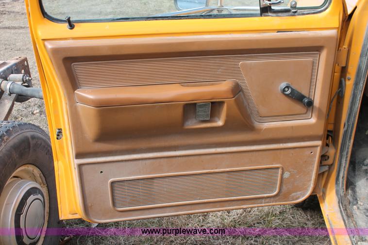 image for item E2967 1992 Dodge D350 utility truck